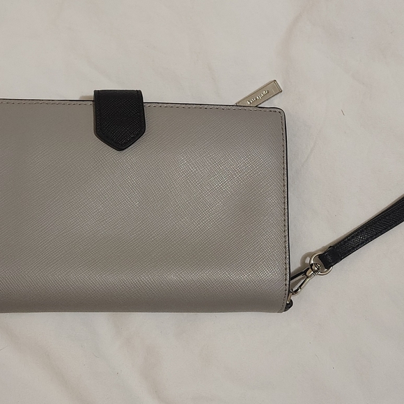Kate Spade Gray and White Wristlet - Picture 3 of 6